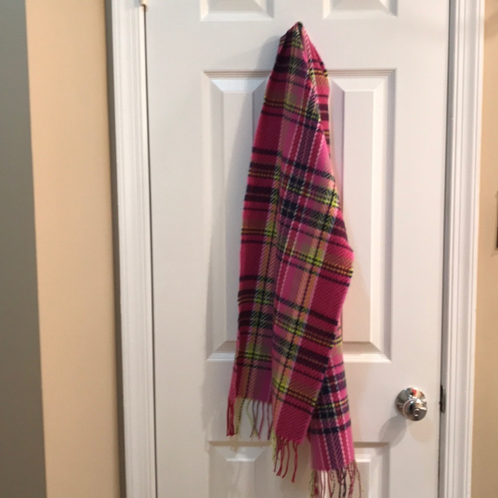 ⚡️FINAL PRICE⚡️ Pink cozy fringe scarf/wrap